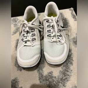 NIKE RUNNING SNEAKERS SIZE 5.5